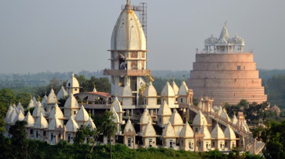 हस्तिनापुर में जैन परंपरा के कई प्रसिद्ध मंदिर और तीर्थ बने हैं Hastinapur