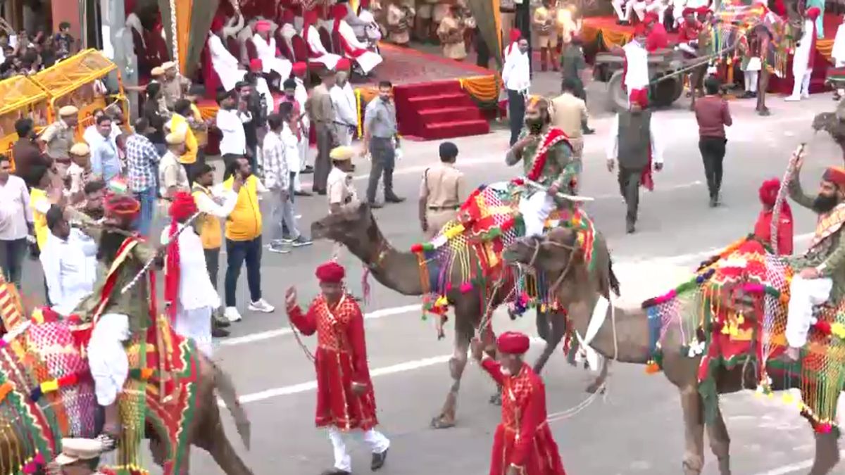 Jaipur 25 kg turban earthen pots balanced on heads swords in hand essence of Rajasthan Teej procession