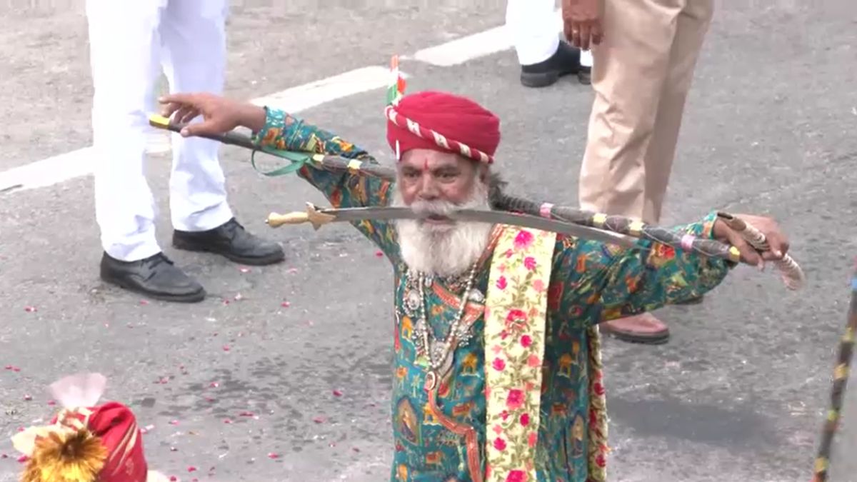 Jaipur 25 kg turban earthen pots balanced on heads swords in hand essence of Rajasthan Teej procession