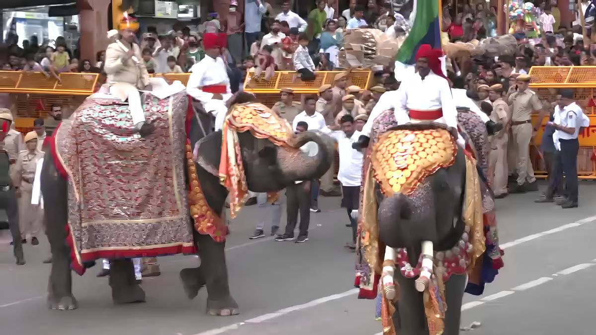 Jaipur 25 kg turban earthen pots balanced on heads swords in hand essence of Rajasthan Teej procession