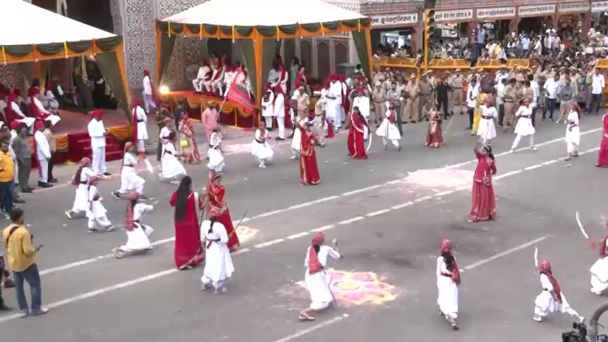 Jaipur 25 kg turban earthen pots balanced on heads swords in hand essence of Rajasthan Teej procession