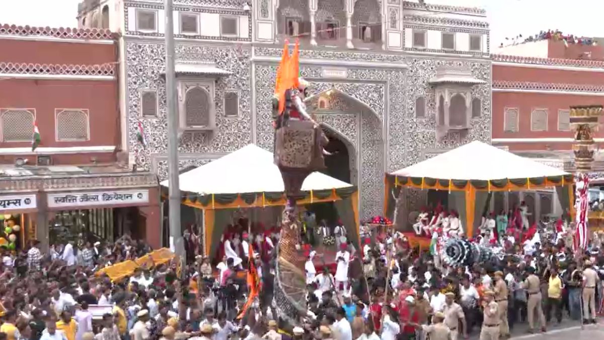Jaipur 25 kg turban earthen pots balanced on heads swords in hand essence of Rajasthan Teej procession