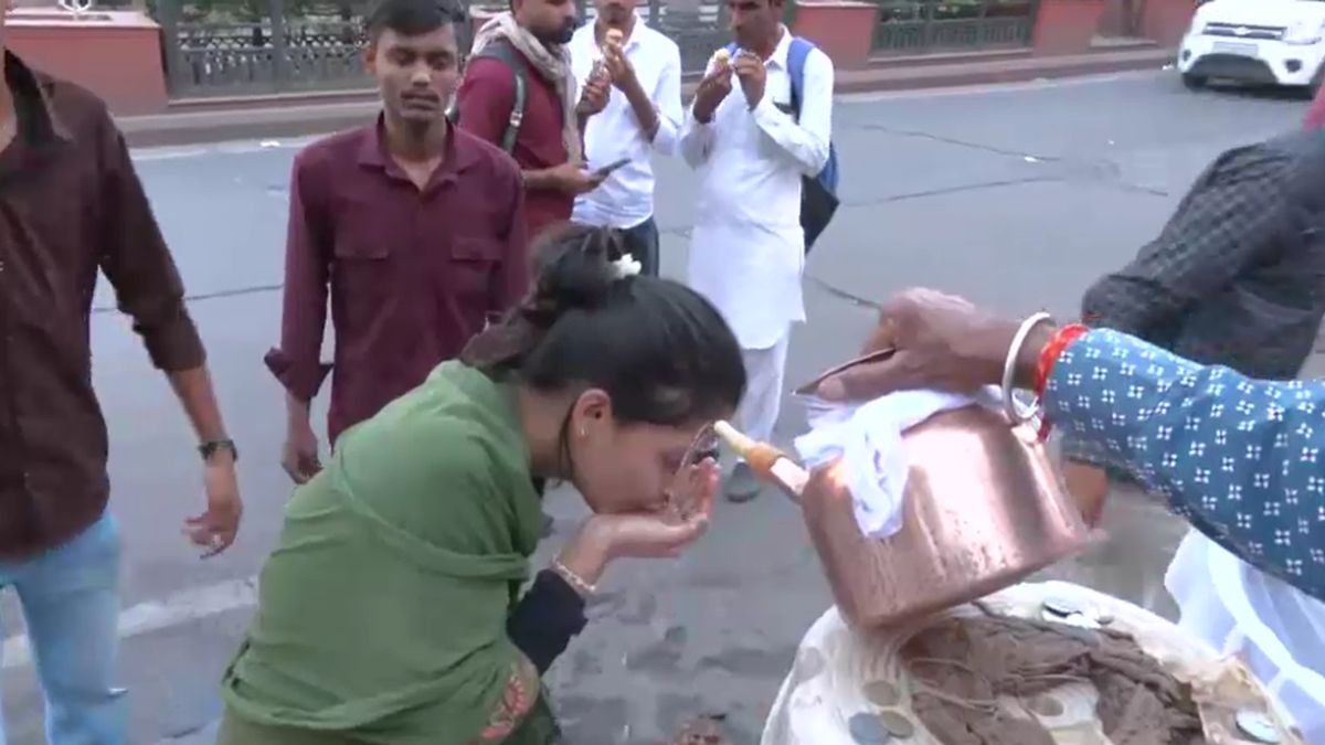 jaipur gopal dada free water service hawa mahal humanity story pyaau tradition