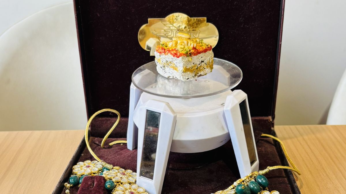 jaipur most expensive gold sweet swarn prasadam diwali lcla jaipur most expensive gold sweet swarn prasadam diwali lcla