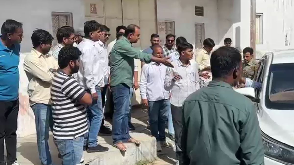 Jaipur Protests Amer Fort Jeep Operations One Month Tourist Guide Murder