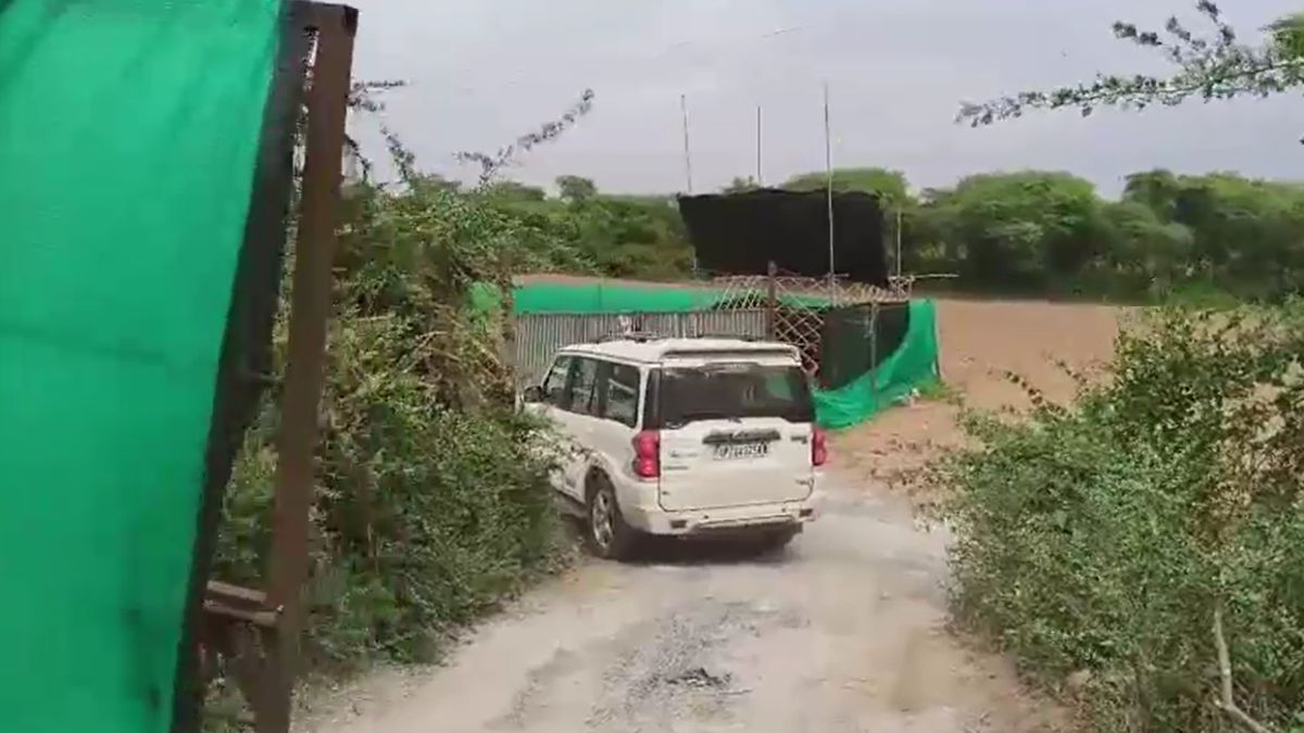 jalaun field drug factory dri ats raid seize over 1100 kg drugs chemicals jalaun field drug factory dri ats raid seize over 1100 kg drugs chemicals