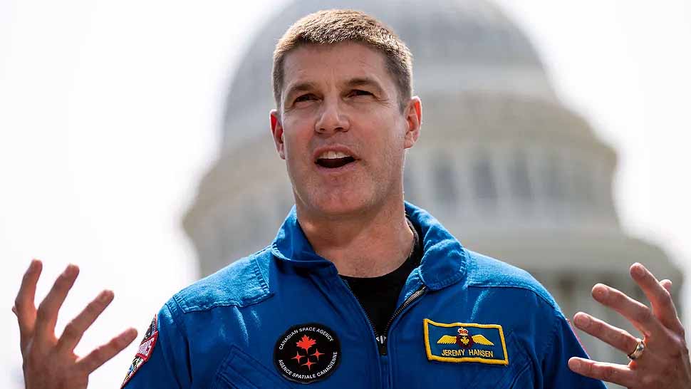 NASA moon mission Artemis 2