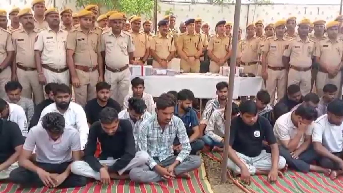 53 लाख कैश, 30 कारें, 11 हजार बैंक खाते… राजस्थान में पकड़े गए साइबर गैंग के 30 आरोपी, सरकारी योजनाओं में किया फ्रॉड