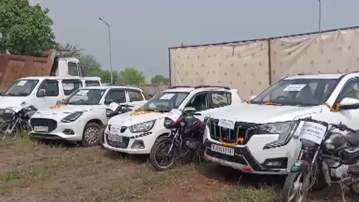 53 लाख कैश, 30 कारें, 11 हजार बैंक खाते… राजस्थान में पकड़े गए साइबर गैंग के 30 आरोपी, सरकारी योजनाओं में किया फ्रॉड