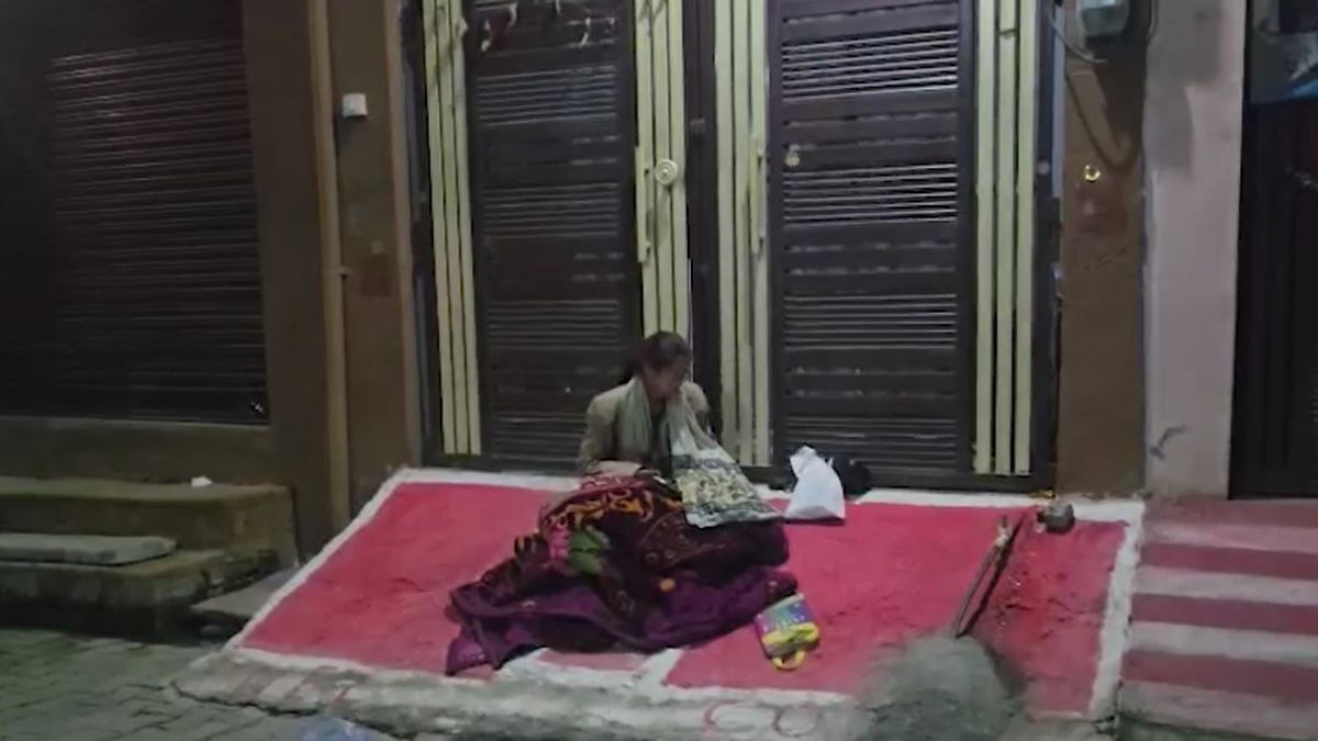 jhansi daughter in law dharna with baby in laws house affair allegation