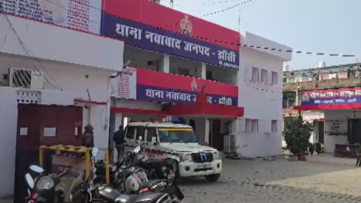 Jhansi Husband Catches Wife With Boyfriend In Hotel Room