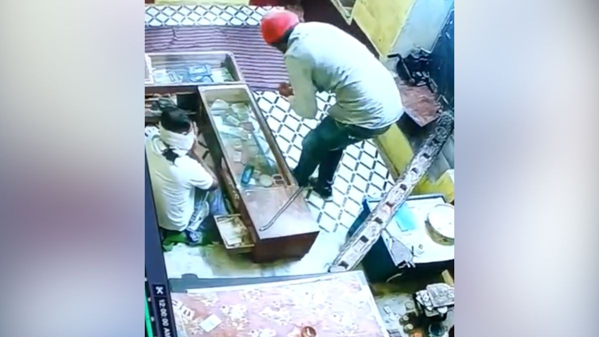 jhansi jeweller house theft 50 lakh gold silver family went daughters wedding