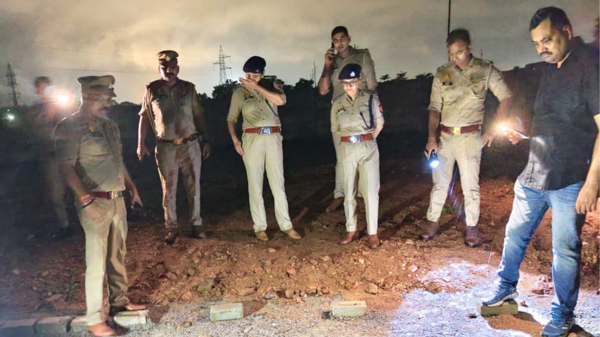 jhansi medicine market robbery burqa clad robbers arrested after police encounter