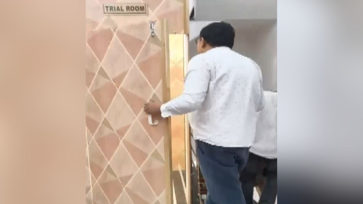Jhunjhunu Changing Room Hidden Camera Recording Woman Video Salesman Arrested Jhunjhunu Changing Room Hidden Camera Recording Woman Video Salesman Arrested