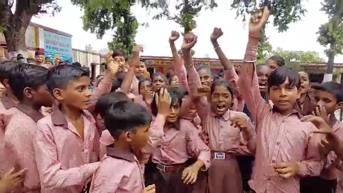 Kannauj Gen Alpha Students Protest Surround Principal Car Allegations Misbehavior