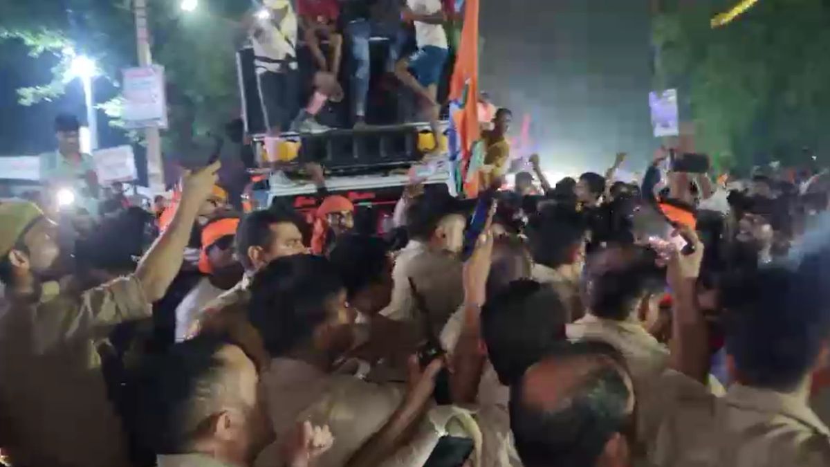 kannauj kanwariya protest dj dispute police adm apologizes kotwal resignation