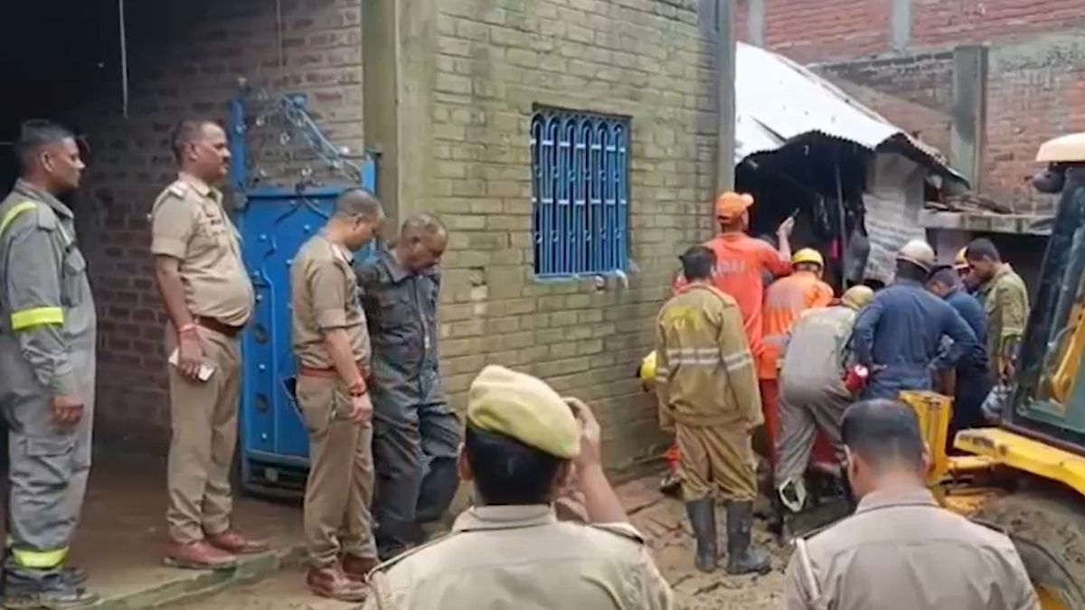 Kanpur 18 Year Old Girl Falls Into 20 Feet Pit Ground Collapses Inside House Kanpur 18 Year Old Girl Falls Into 20 Feet Pit Ground Collapses Inside House