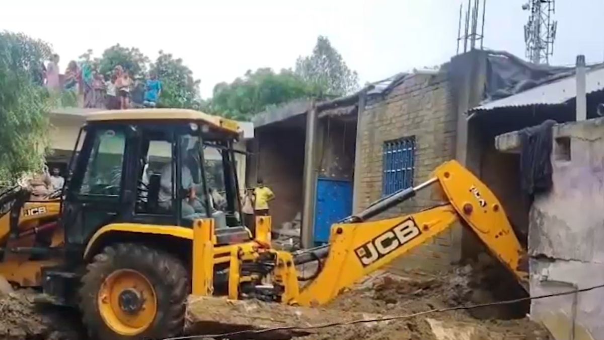 Kanpur 18 Year Old Girl Falls Into 20 Feet Pit Ground Collapses Inside House Kanpur 18 Year Old Girl Falls Into 20 Feet Pit Ground Collapses Inside House