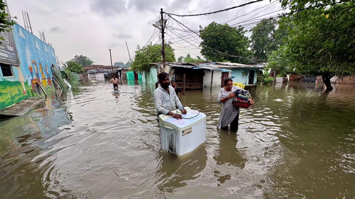 kanpur flood relief children fall ill allegedly expired syrup health team kanpur flood relief children fall ill allegedly expired syrup health team