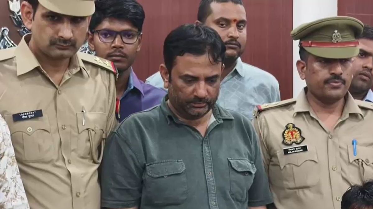 Kanpur Mohit Wears Burqa Kills 18 Year Old Friend Loots Chain Bracelet CCTV
