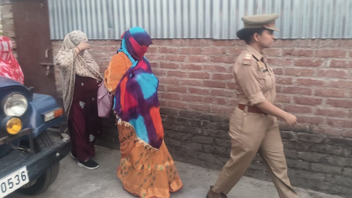 kanpur OYO hotel sex racket hidden camera video five arrested