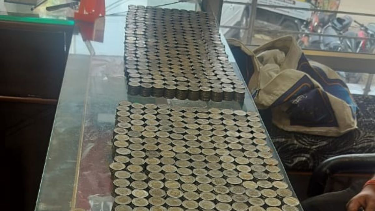 पत्नी को सरप्राइज देना चाहता था पानवाला… सालभर में जोड़े 1 लाख के सिक्के, ज्वेलर ने बिना गिने थमा दी सोने की चेन