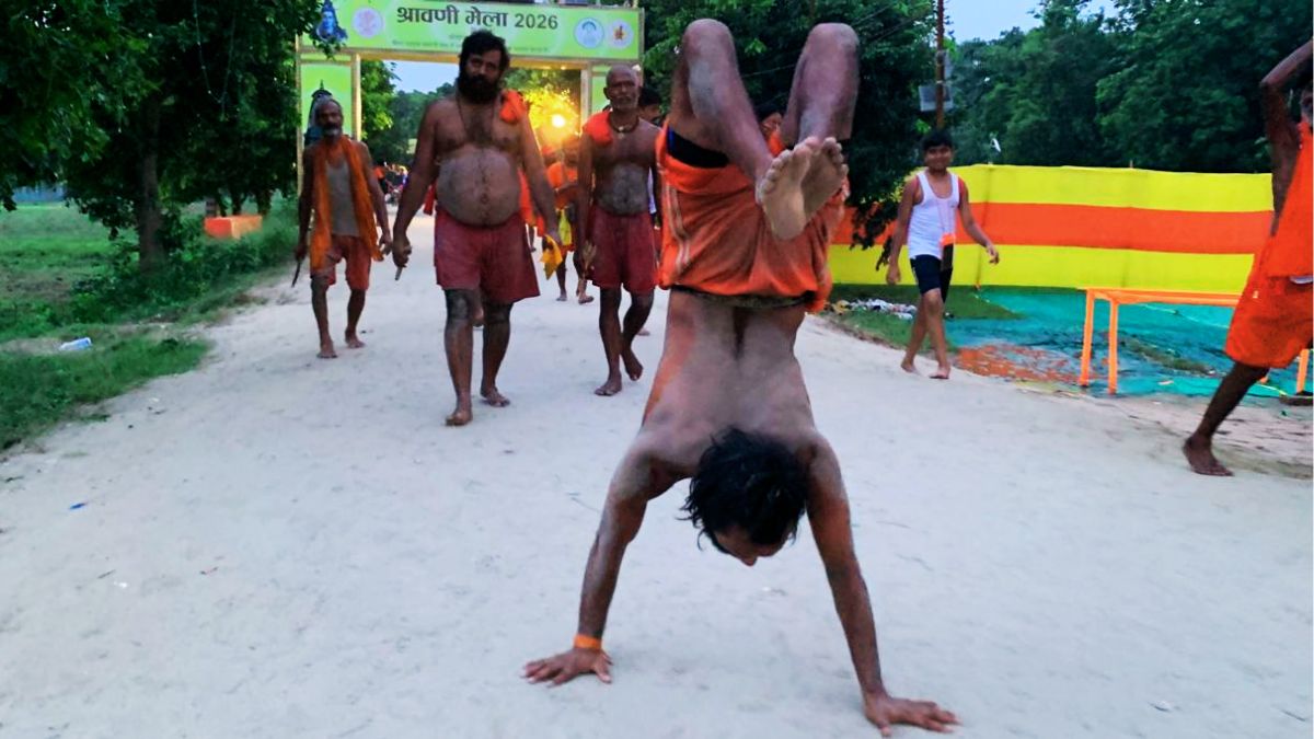 kanwar yatra unique damru scorpion bam devotee attract attention baidyanath dham kanwar yatra unique damru scorpion bam devotee attract attention baidyanath dham