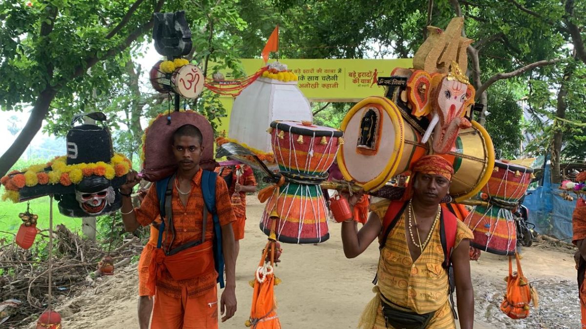 kanwar yatra unique damru scorpion bam devotee attract attention baidyanath dham kanwar yatra unique damru scorpion bam devotee attract attention baidyanath dham