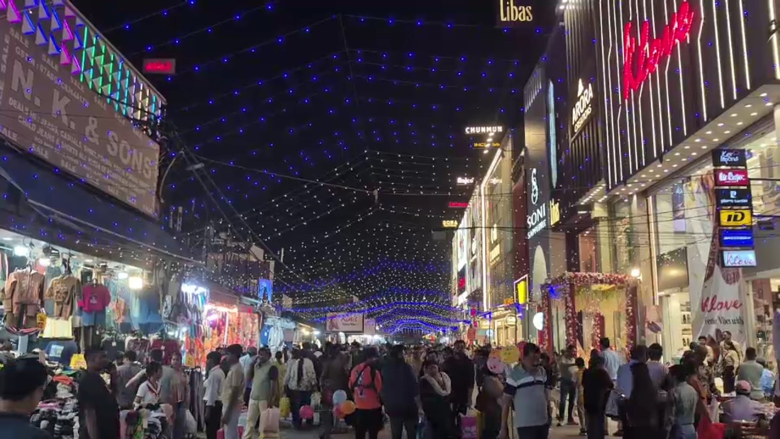 karwa chauth moon waiting beauty preparations mehndi market buzzes a day before festival karwa chauth moon waiting beauty preparations mehndi market buzzes a day before festival