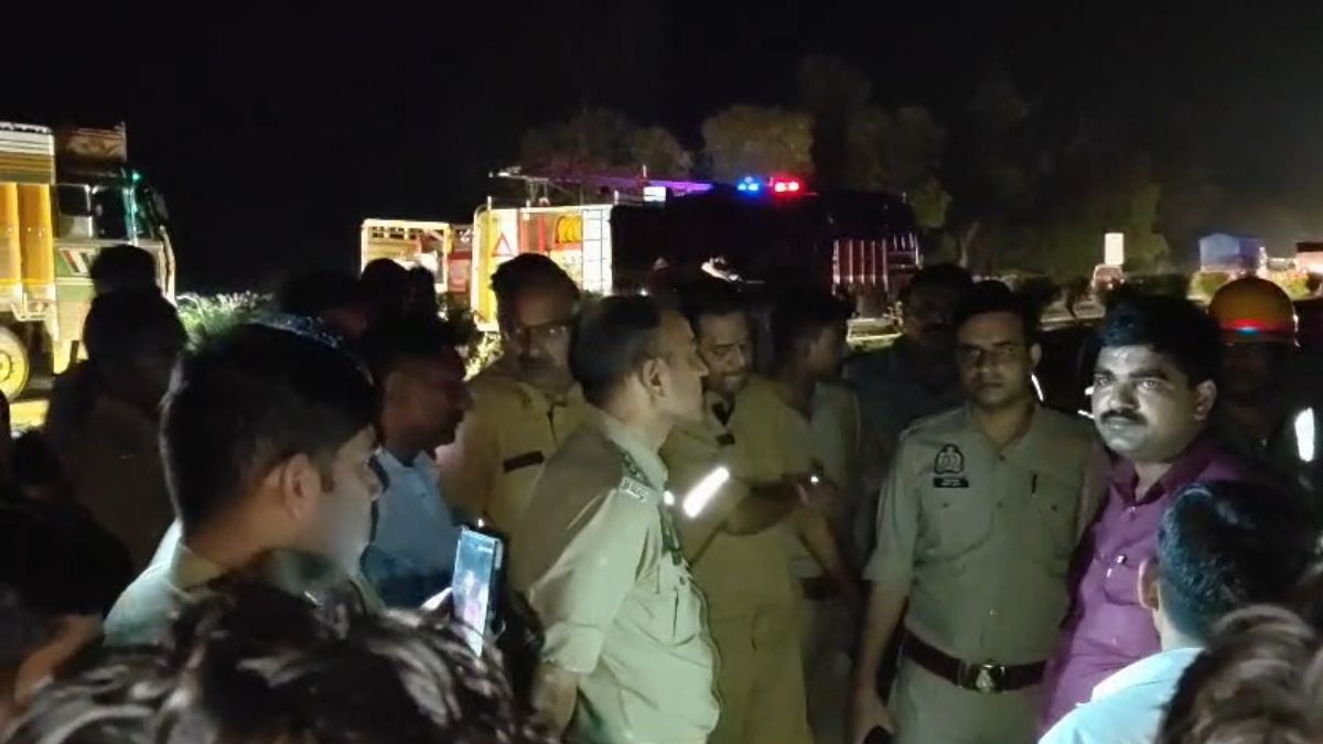 kaushambi diesel tanker catches fire on nh 19 after tyre burst major accident averted kaushambi diesel tanker catches fire on nh 19 after tyre burst major accident averted