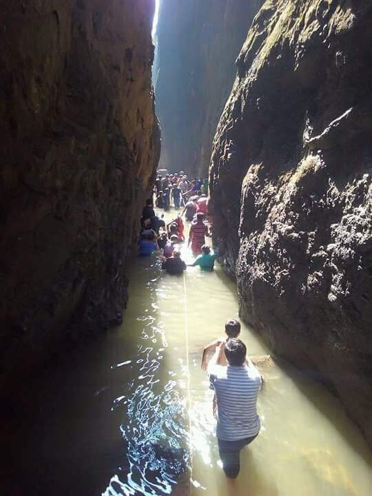 खाई में पानी भरने से फंस गए थे पर्यटक