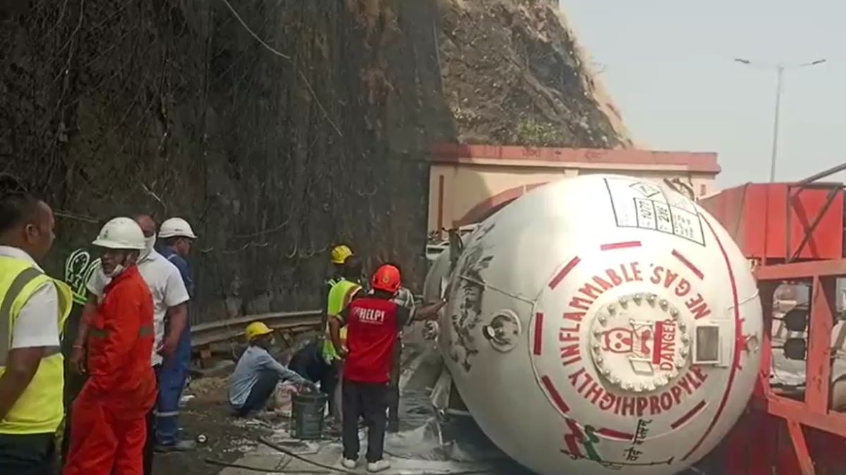 khandala ghat tanker overturn mumbai pune expressway traffic jam