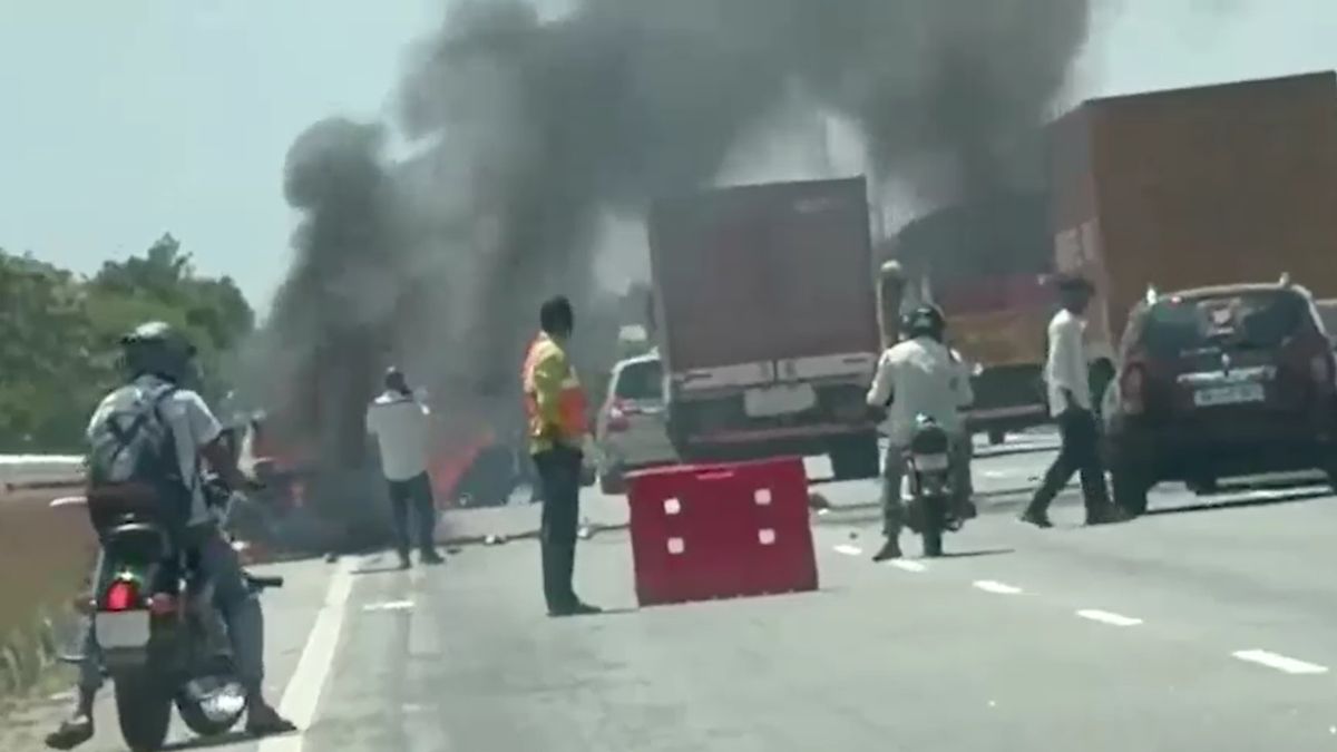 Kidnapped girlfriend after breakup fled then car blast Man Burnt alive Karnataka Story