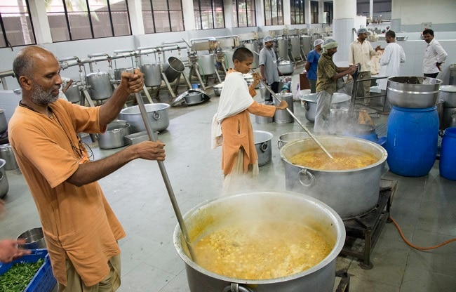 akshaya kitchan isha yoga center coimbatore 