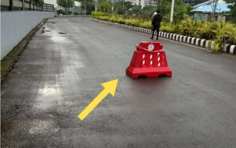 सड़क के बीच में स्टॉपर रखकर डायवर्ट कर दिया जाता था रूट