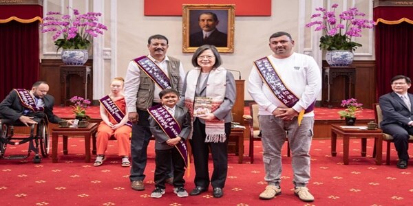 World's Short Height Doctor