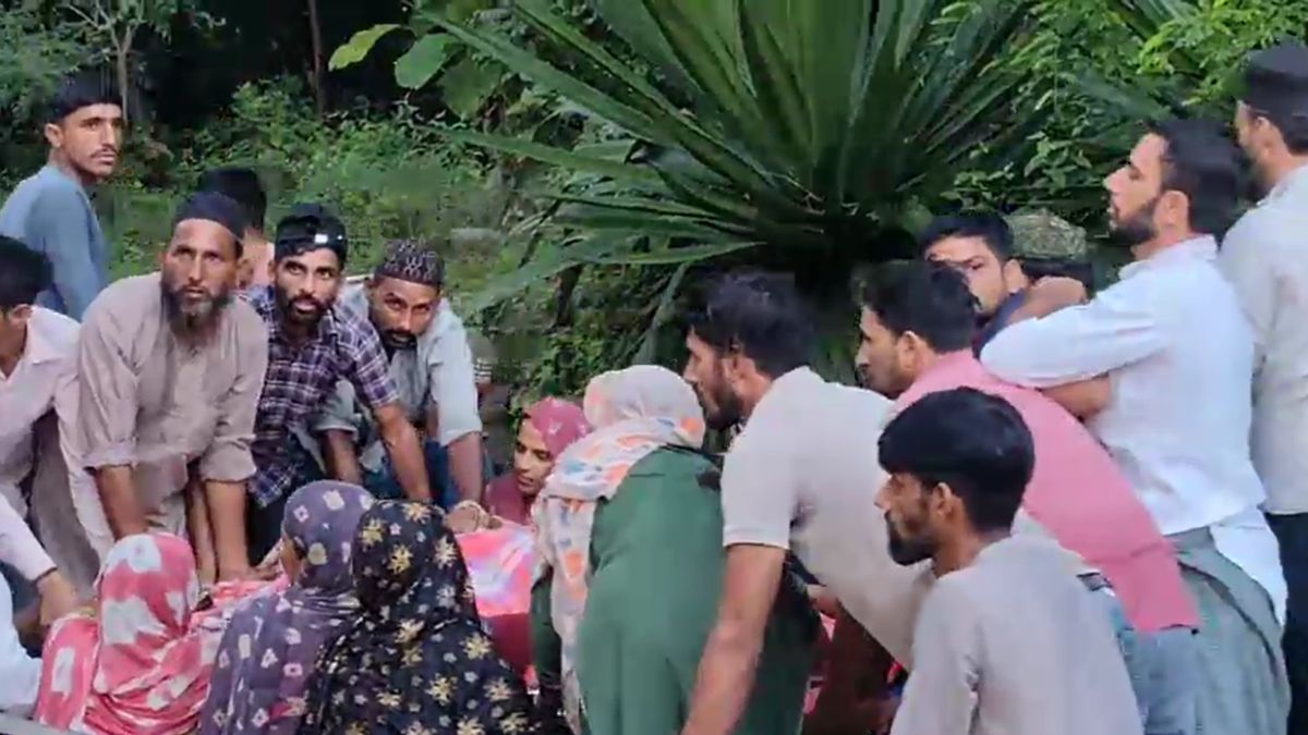 kotdwar tragedy mother drowns saving 18 month old daughter kolhu river