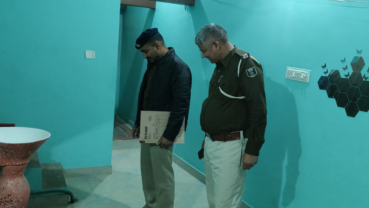 lady sub inspector attacks mother in law grinding stone love marriage