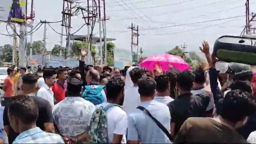 हत्या से लोगों में आक्रोश.