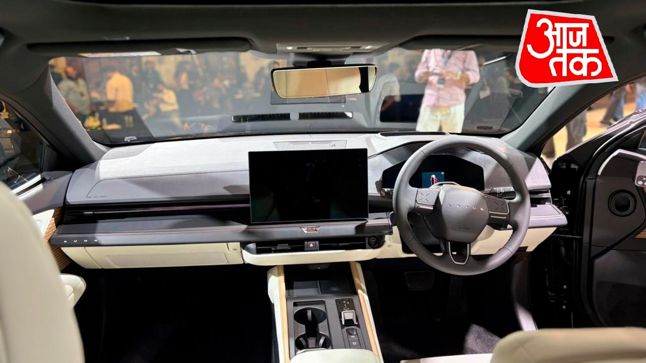 Lexus ES 500e interior 