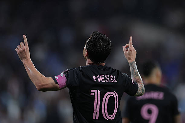  Lionel Messi 