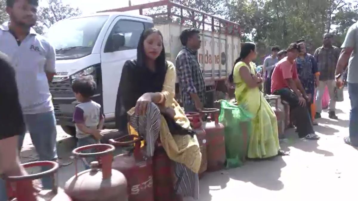 lpg crisis india queues theft protests panic buying impact