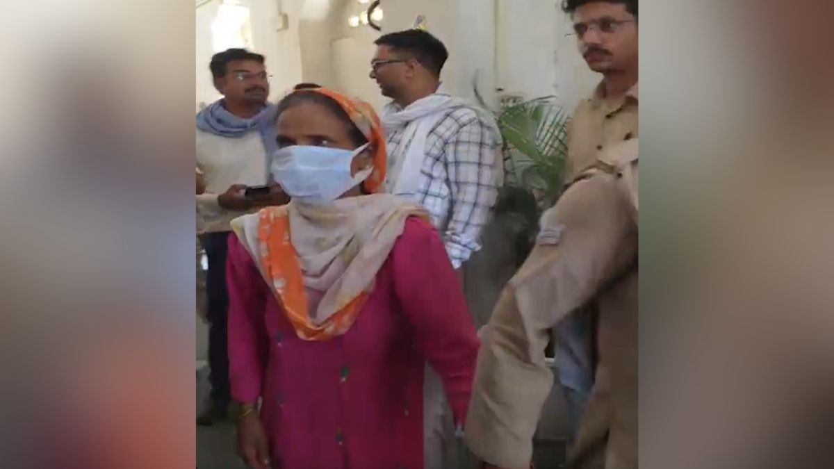 lucknow father killed daughter over talking to hindu boy body parts found in train