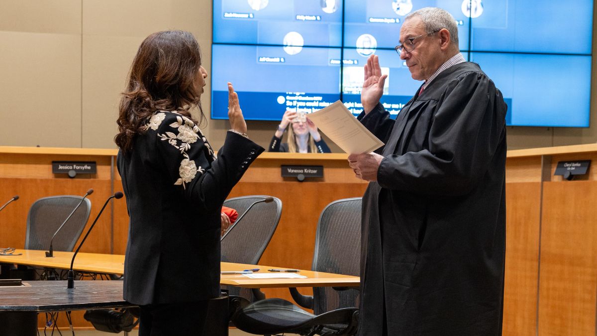 Lucknow menaka soni first nri woman elected redmond city council