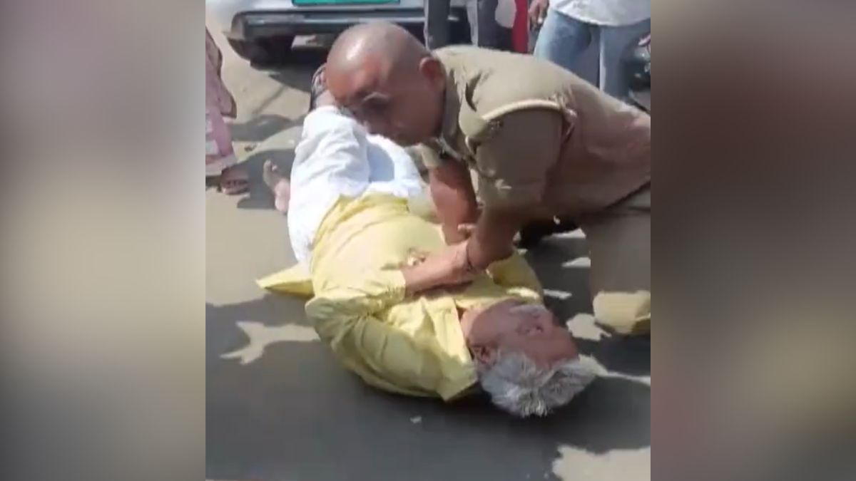 Lucknow Police Constable Saves Elderly Man Life Timely CPR Lucknow Police Constable Saves Elderly Man Life Timely CPR