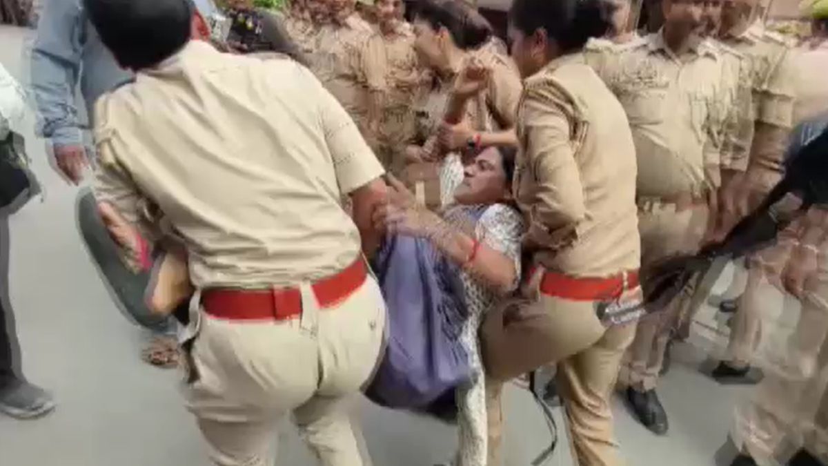 lucknow protest 69000 teacher recruitment candidates gherao mayawati residence seek justice