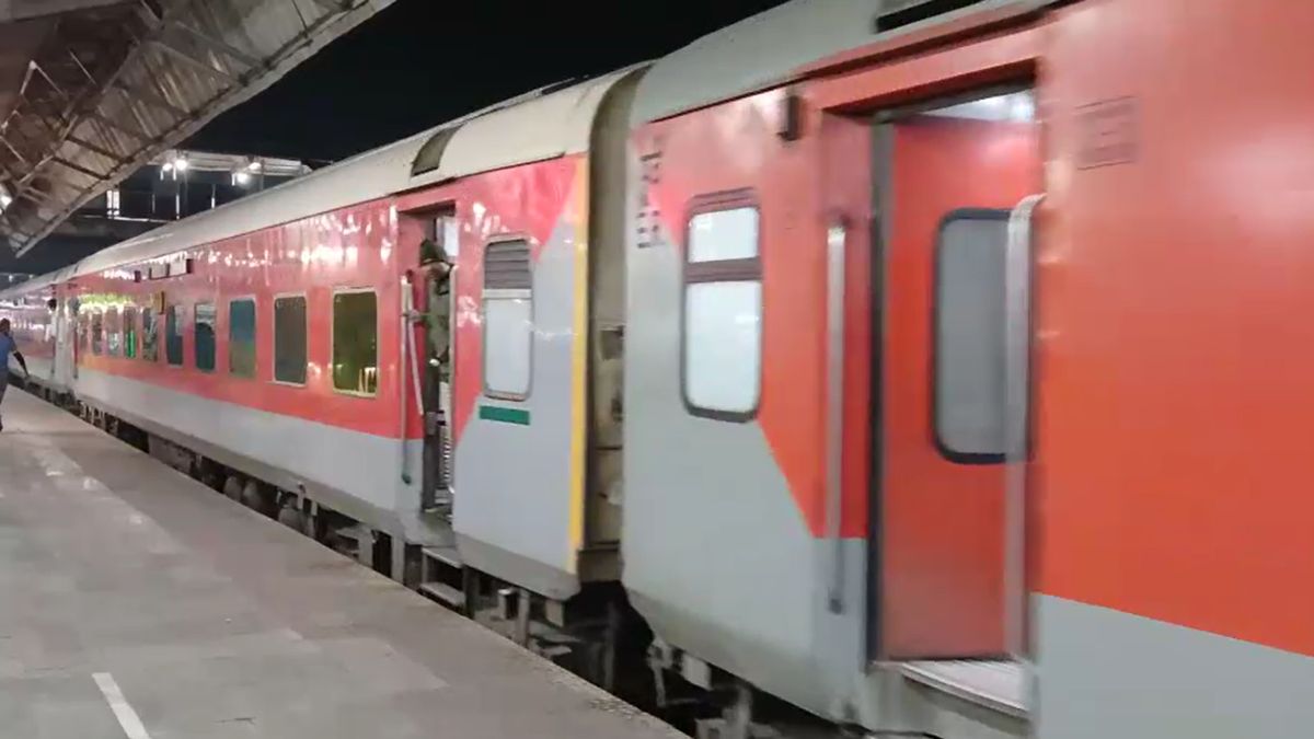 Luxury Train Journey 75 Litre Liquor AC First Class Samastipur Girl Haryana Boy Connection Luxury Train Journey 75 Litre Liquor AC First Class Samastipur Girl Haryana Boy Connection