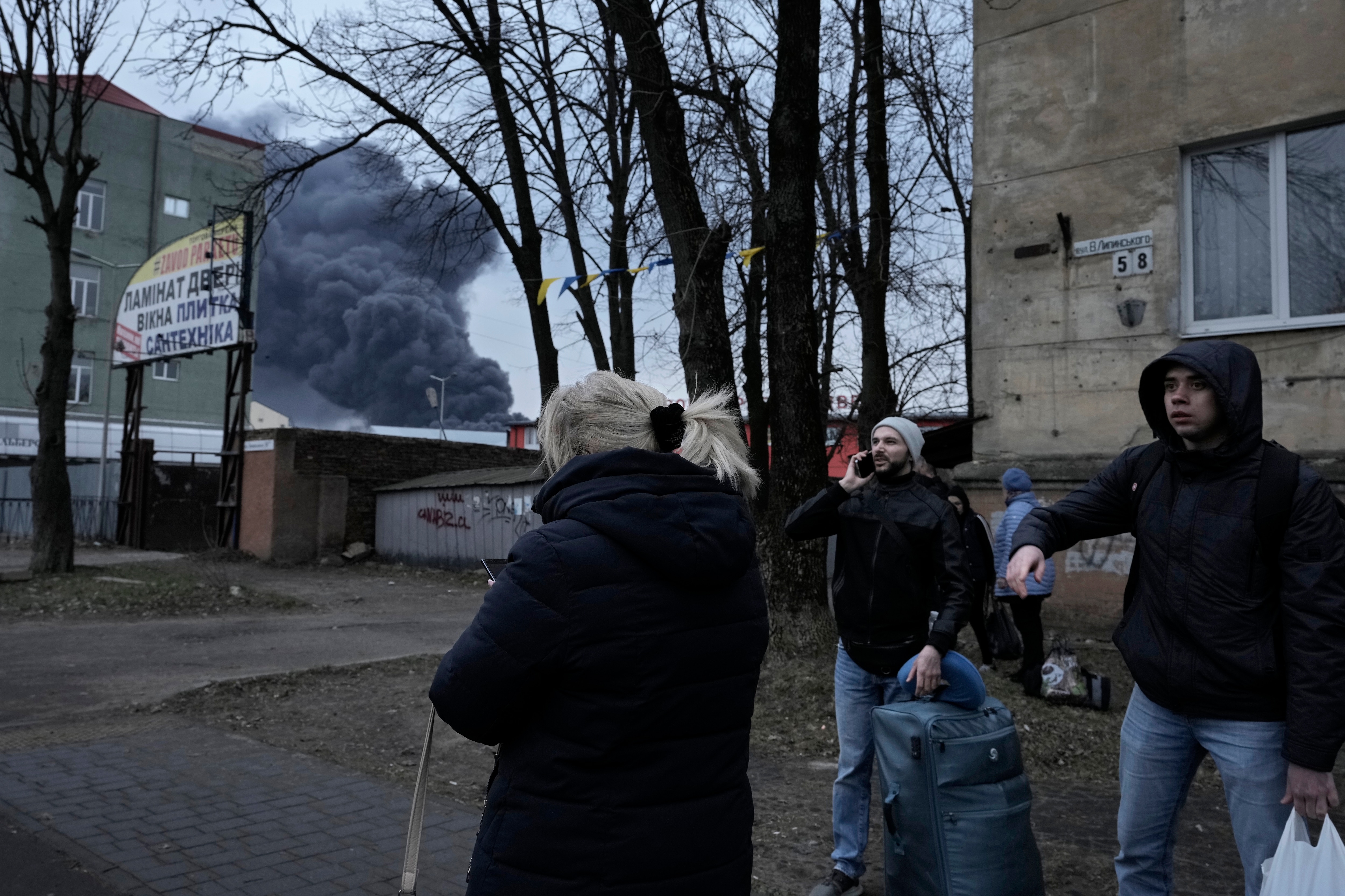 धमाकों से दहल गया लवीव, लोगों में खौफ का माहौल