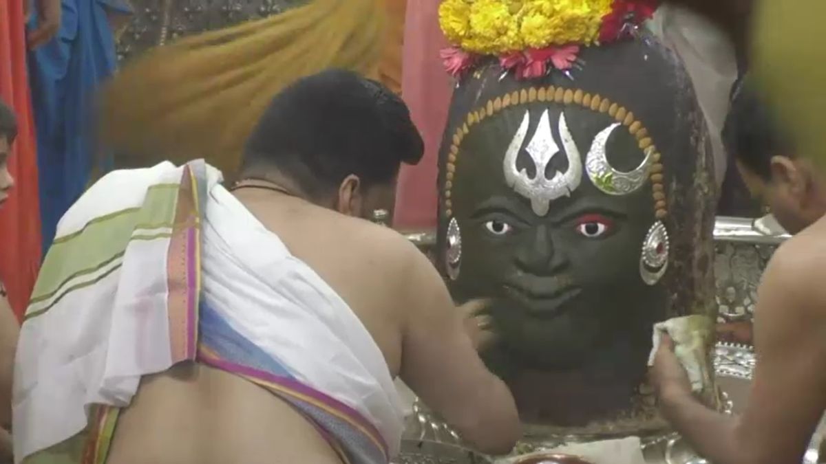 mahashivratri 2026 mahakal bhasma aarti ujjain kashi vishwanath mangala aarti varanasi darshan