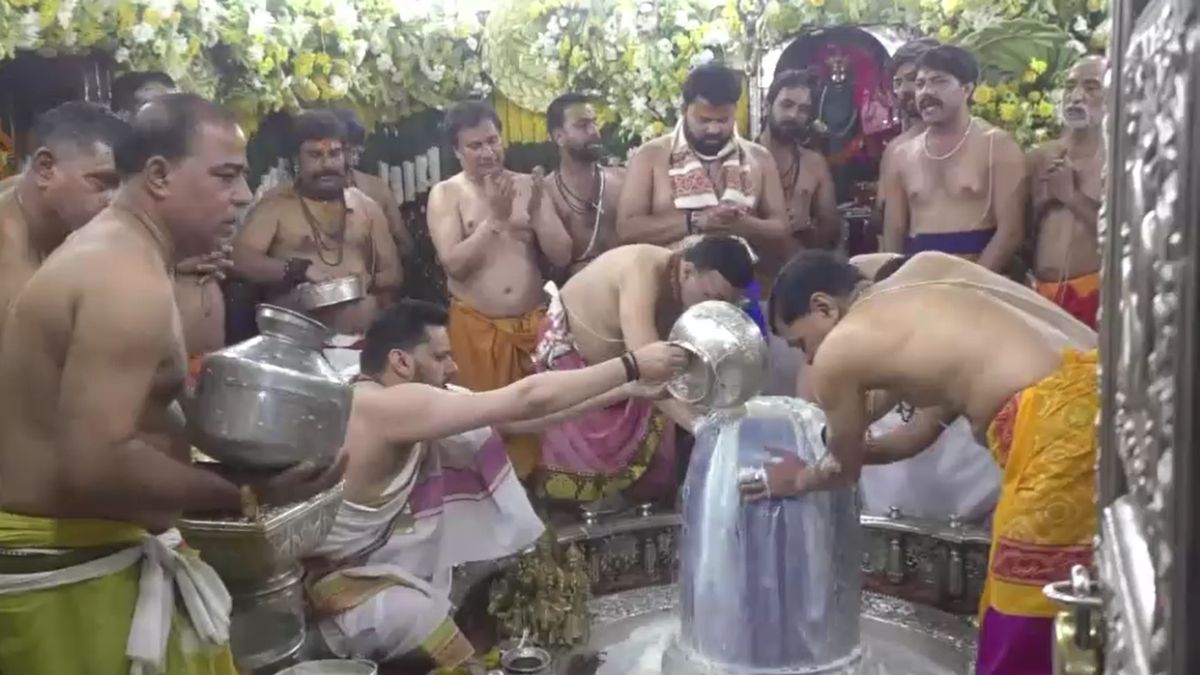 mahashivratri 2026 mahakal bhasma aarti ujjain kashi vishwanath mangala aarti varanasi darshan
